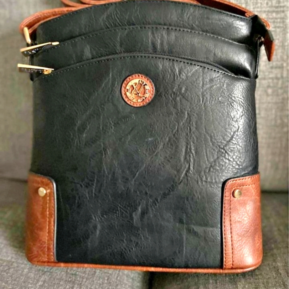 BRAND NEW LANY VEGAN CROSS BODY PURSE